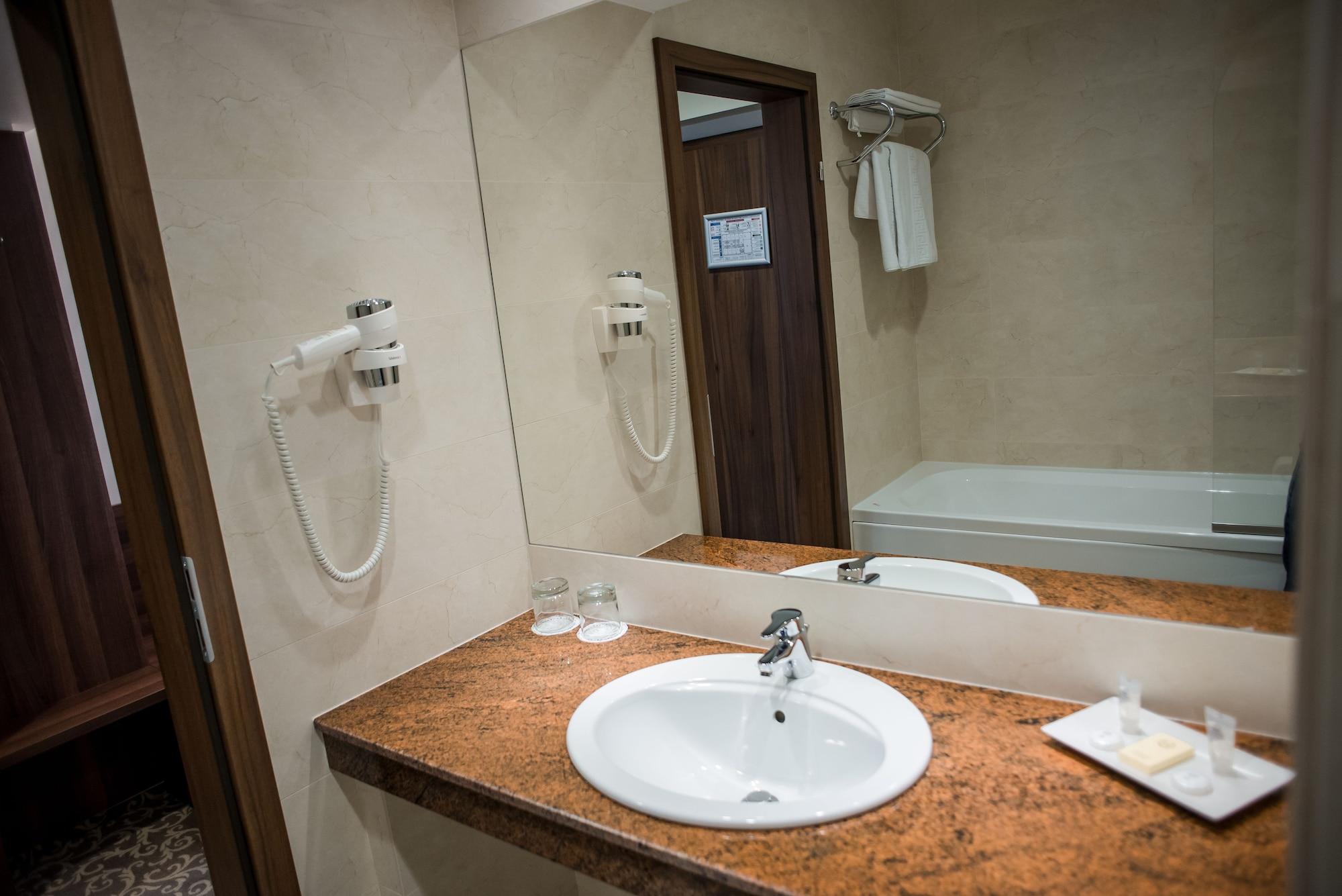 יאשי Hotel Arnia מראה חיצוני תמונה