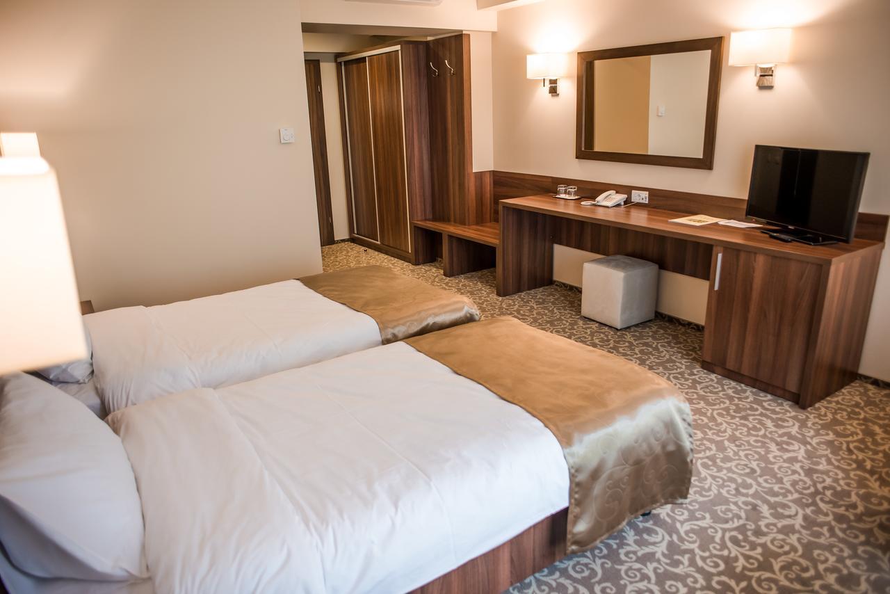 יאשי Hotel Arnia מראה חיצוני תמונה